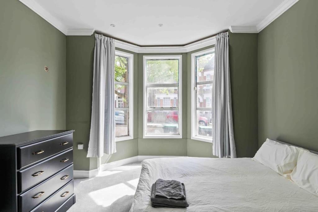 Modern 3 Bed Apartment In Tottenham Londres Extérieur photo